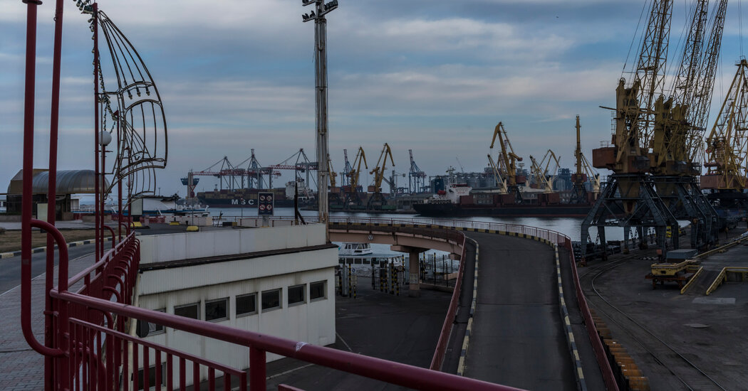 What&rsquo;s at Stake for the Global Economy as Conflict Looms in Ukraine