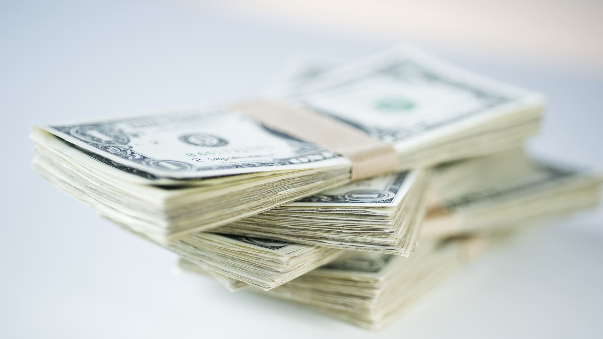 Here are 10 interest savings accounts offering 5% APY (or close to it)